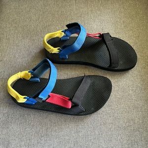 Kids Teva sandals size 3